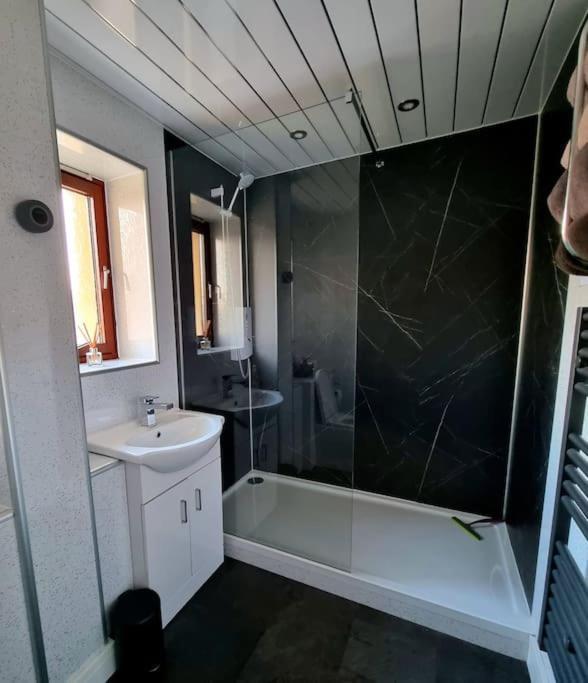 Premium Ground Floor Apartment, Near Fort William Town Centre Extérieur photo